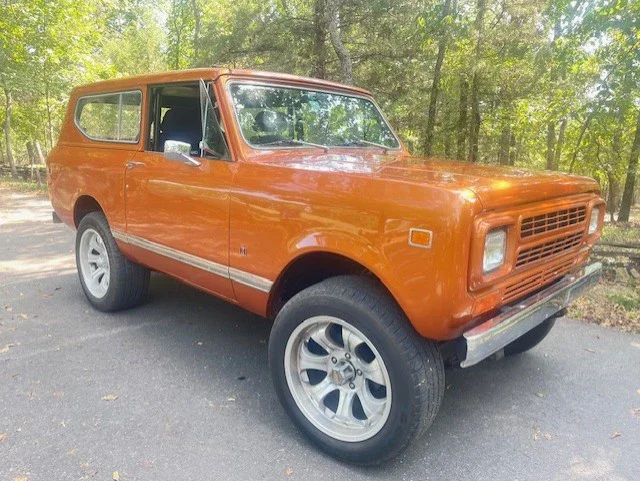 International-Harvester-scout-1974-Custom-Black-11