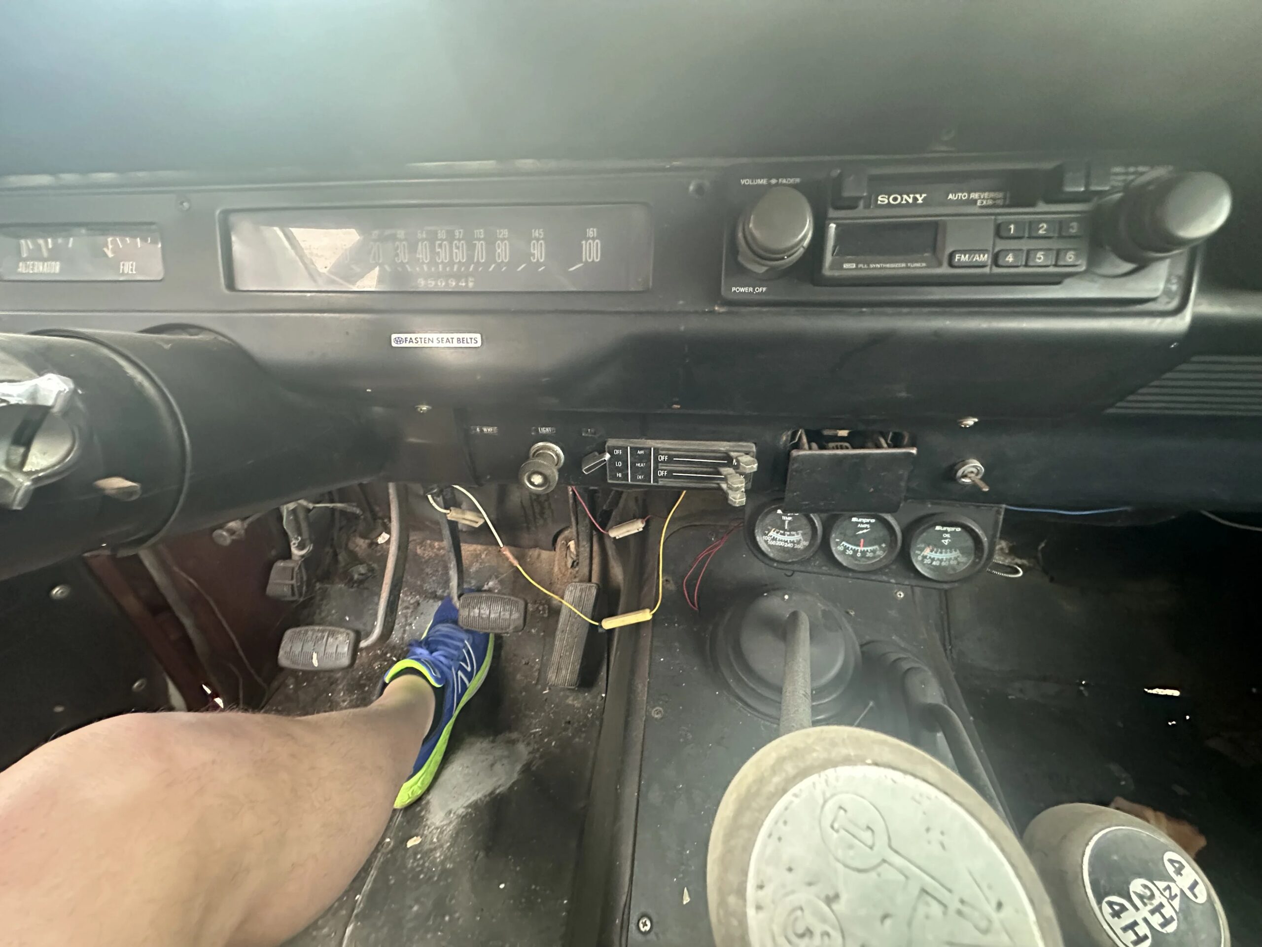 International-Harvester-scout-1979-Red-Black-20