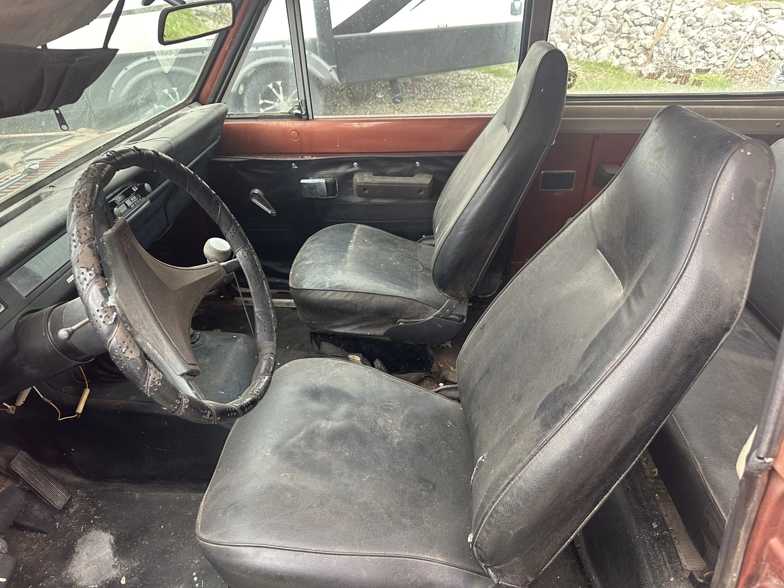 International-Harvester-scout-1979-Red-Black-3