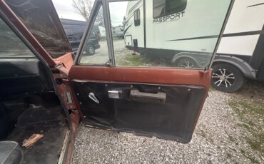 International-Harvester-scout-1979-Red-Black-32