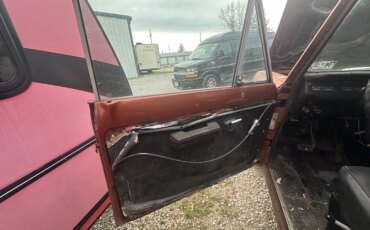 International-Harvester-scout-1979-Red-Black-47