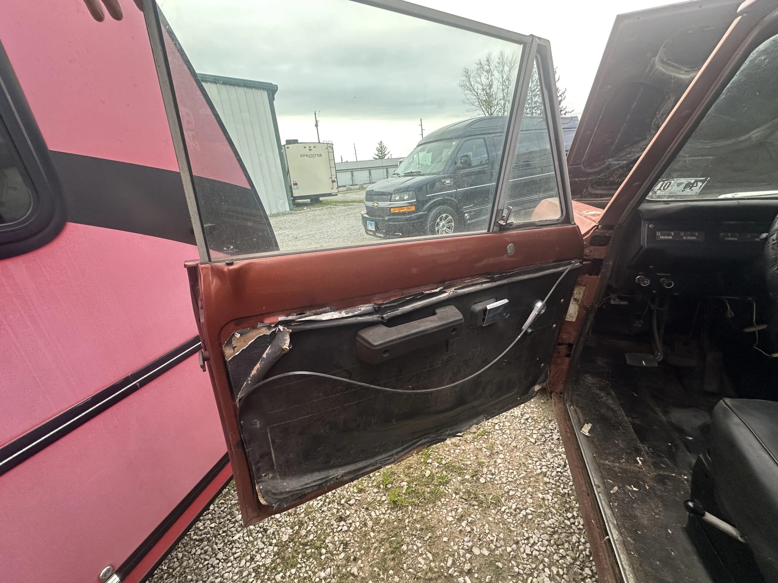 International-Harvester-scout-1979-Red-Black-47