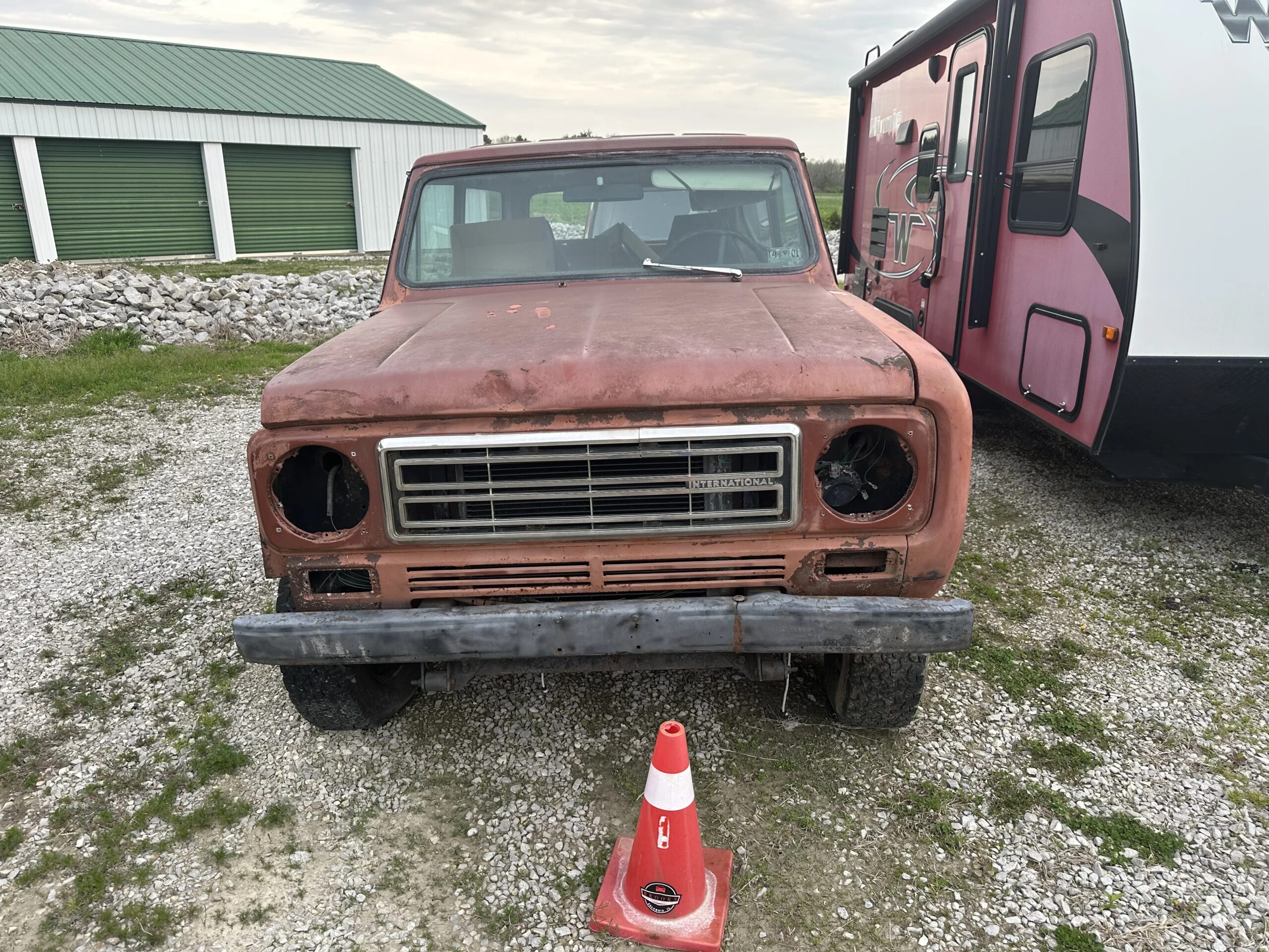 International-Harvester-scout-1979-Red-Black