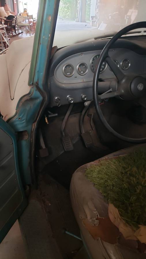 International-c900-pickup-truck.-1964-green-1