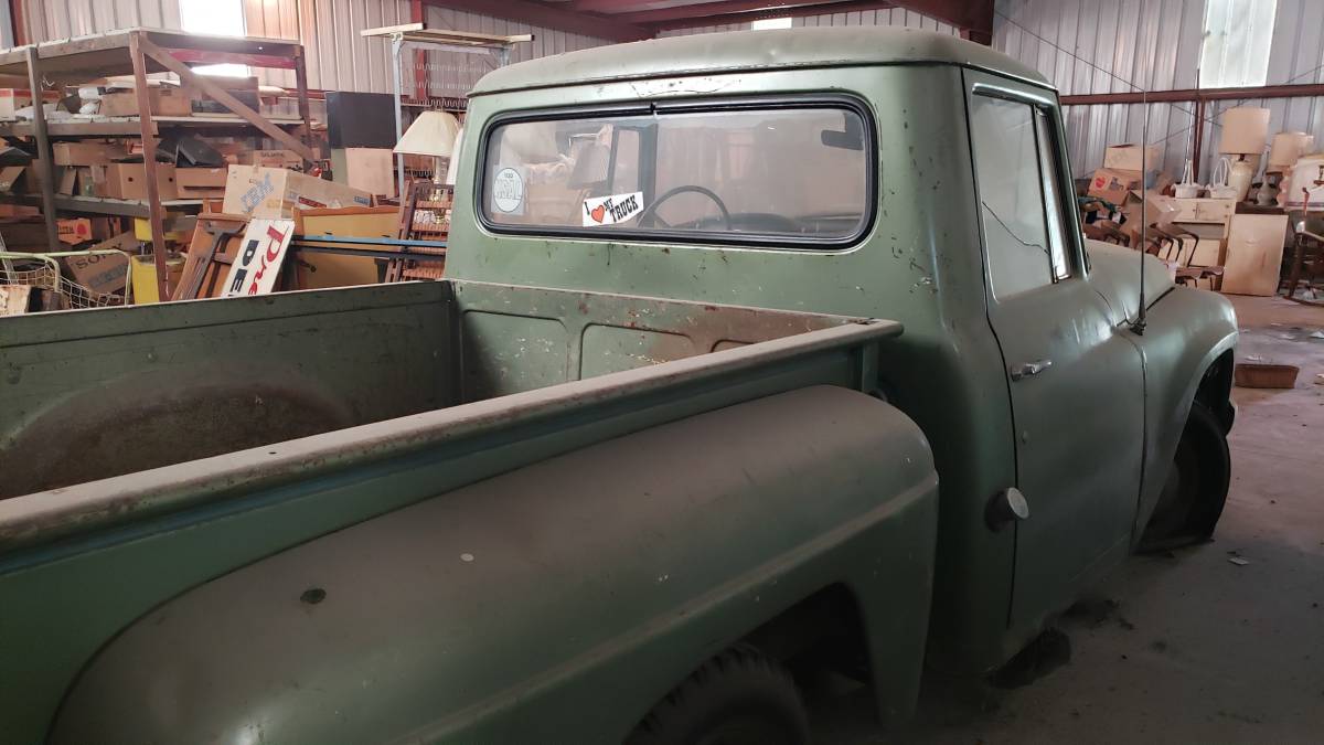 International-c900-pickup-truck.-1964-green-11