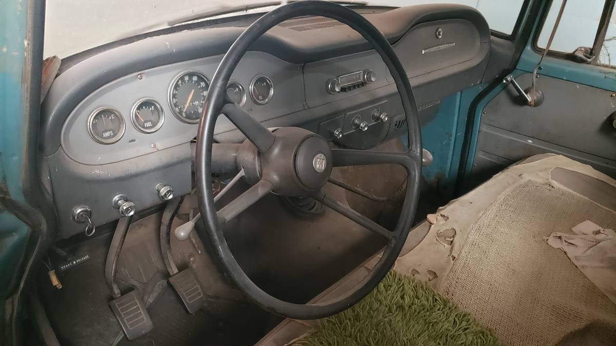 International-c900-pickup-truck.-1964-green-2