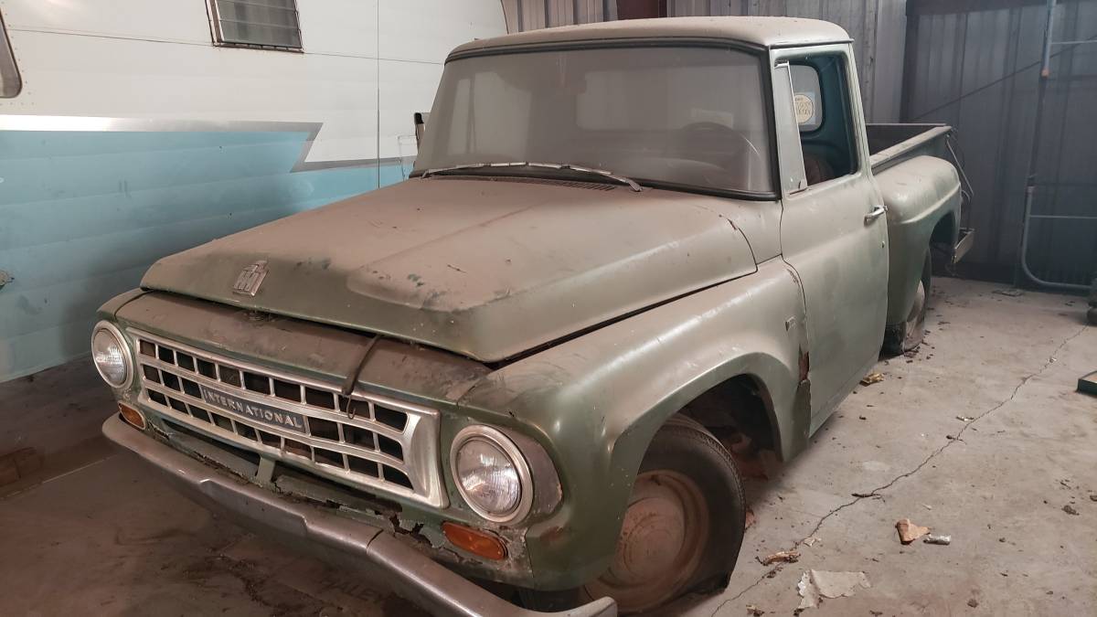 International-c900-pickup-truck.-1964-green-7