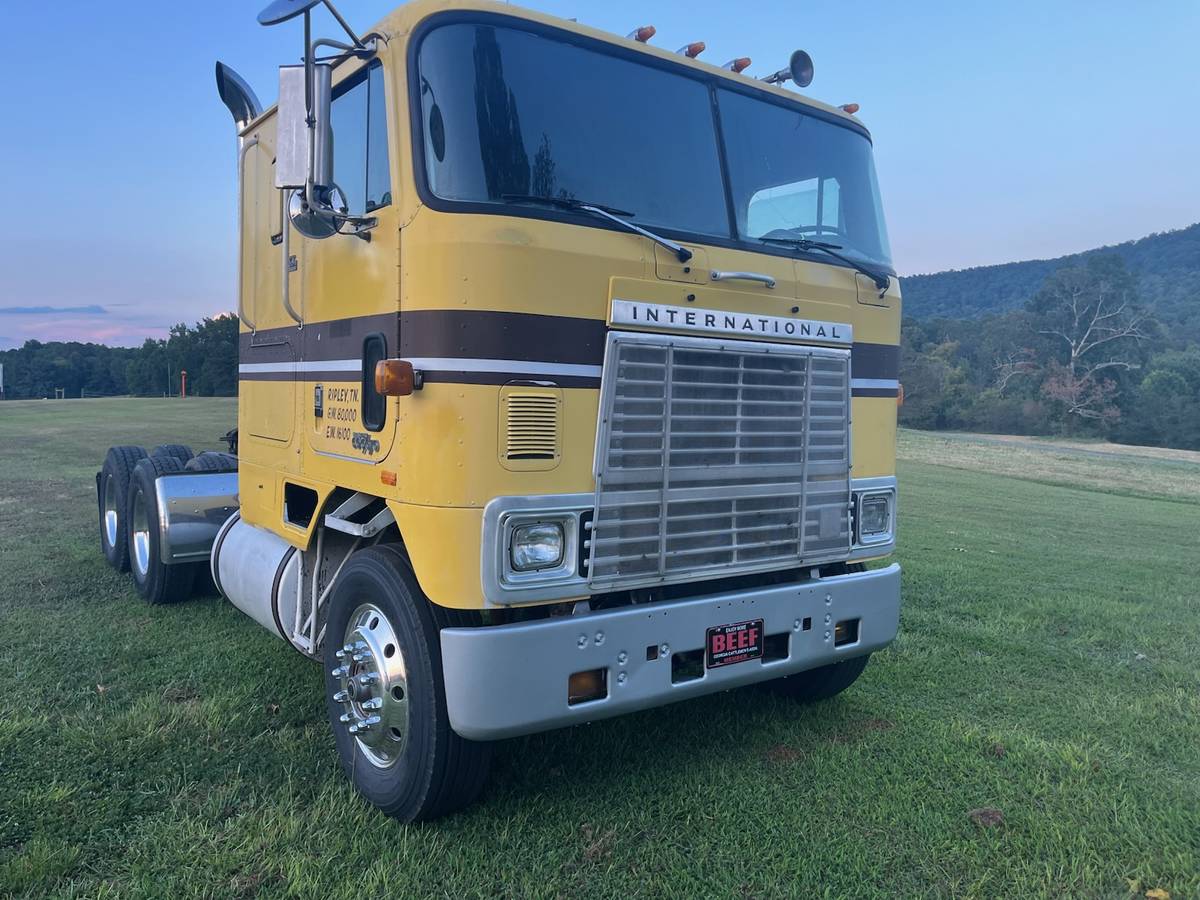 International-cabover-9670-diesel-1984-yellow-1