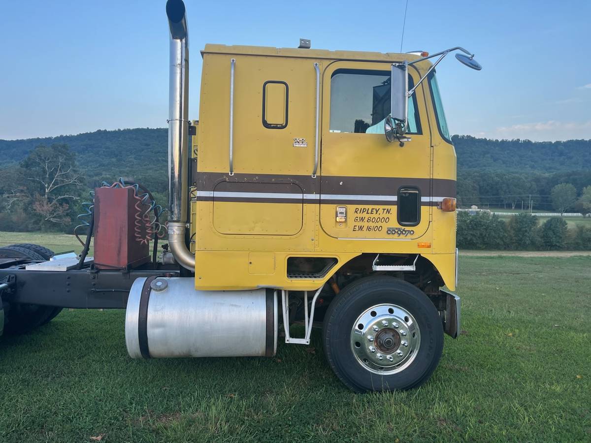 International-cabover-9670-diesel-1984-yellow-3