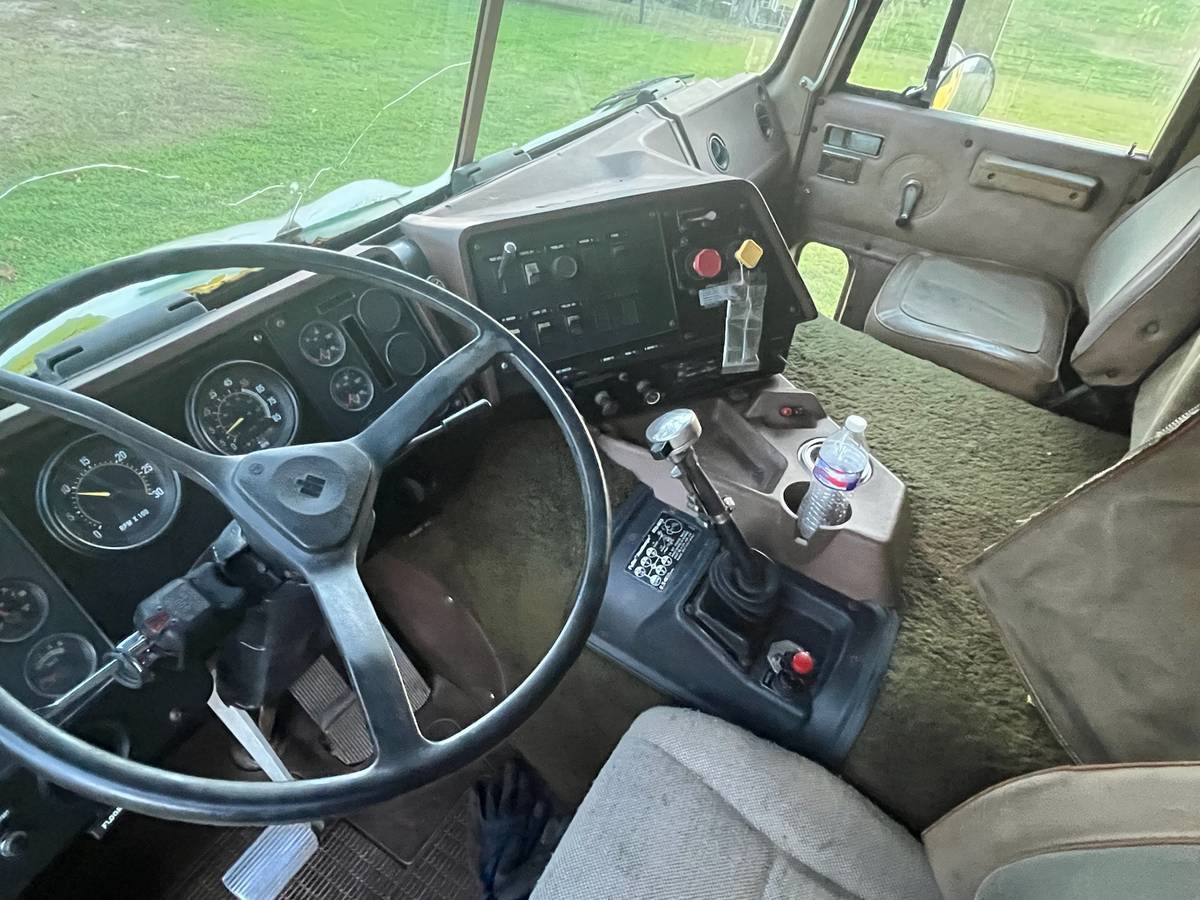 International-cabover-9670-diesel-1984-yellow-8
