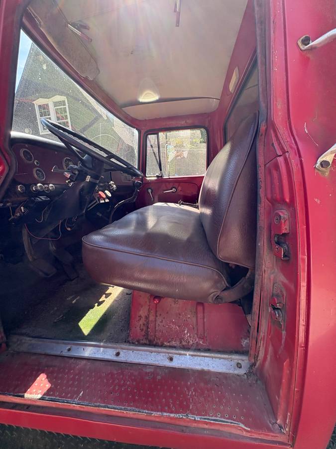 International-harvester-dump-truck-1973-red-4