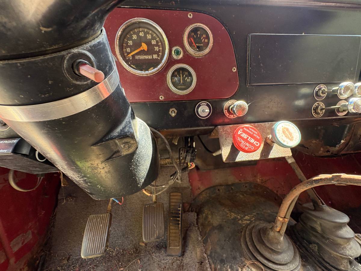 International-harvester-dump-truck-1973-red-9