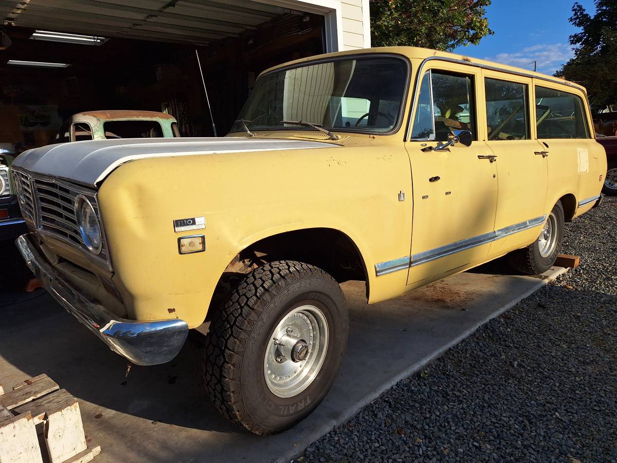 International-harvester-travelall-1973-1