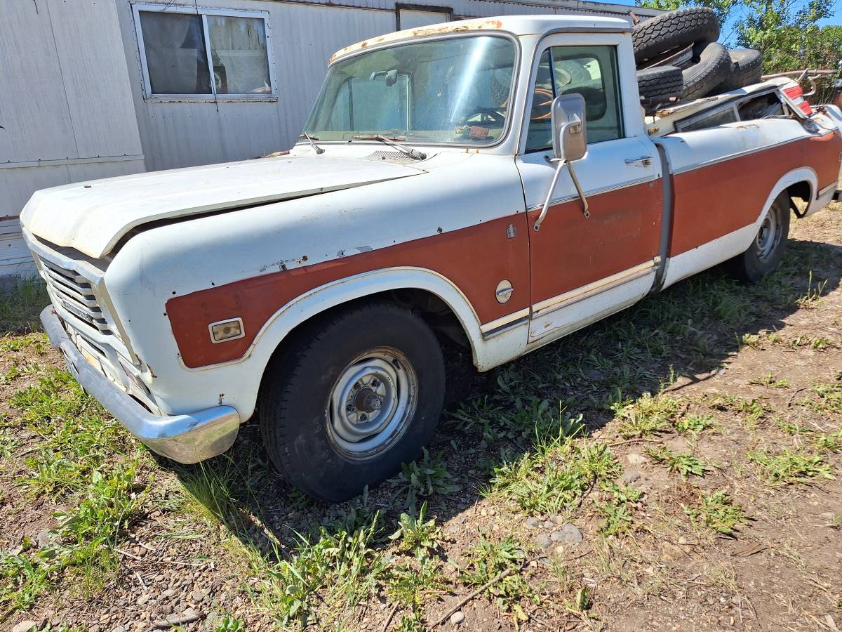 International-harvester-travelall-1973-11
