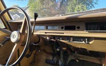 International-harvester-travelall-1973-14