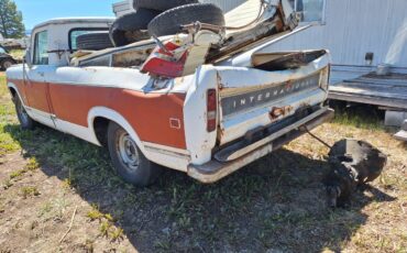 International-harvester-travelall-1973-3