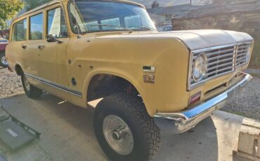 International-harvester-travelall-1973
