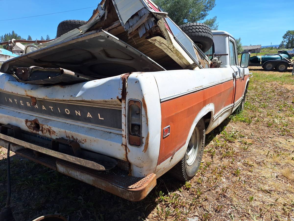 International-harvester-travelall-1973-4