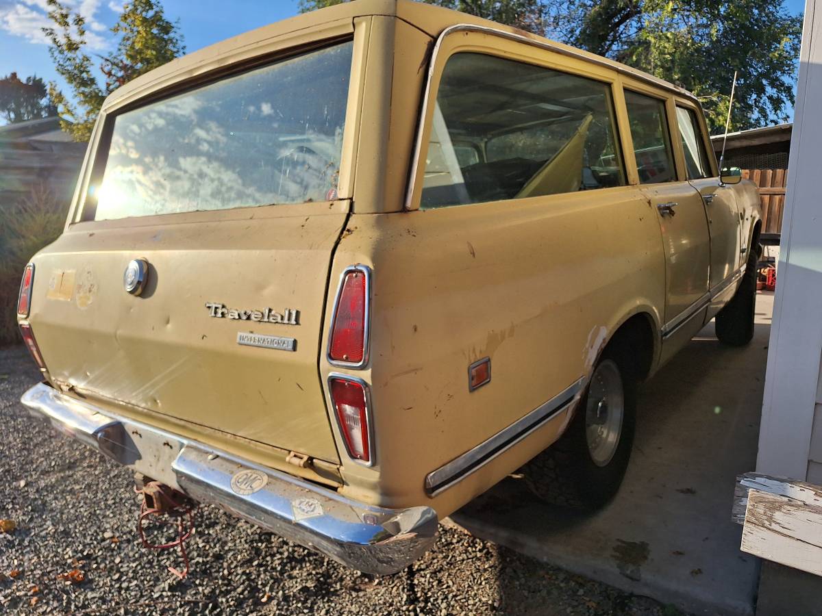 International-harvester-travelall-1973-8