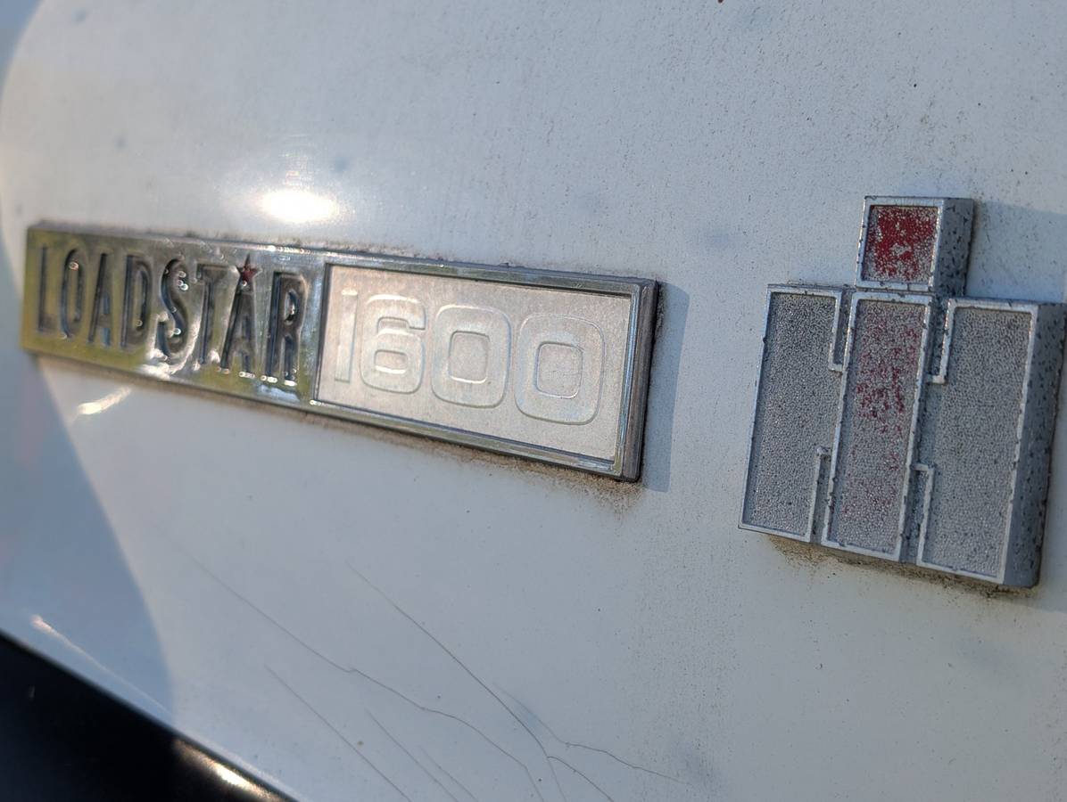 International-loadstar-1600-diesel-1977-white-11