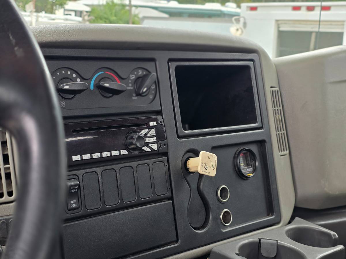 International-ma025-durastar-4300-diesel-1985-white-16