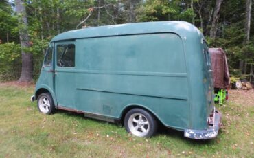 International-metro-van-1963-green-1