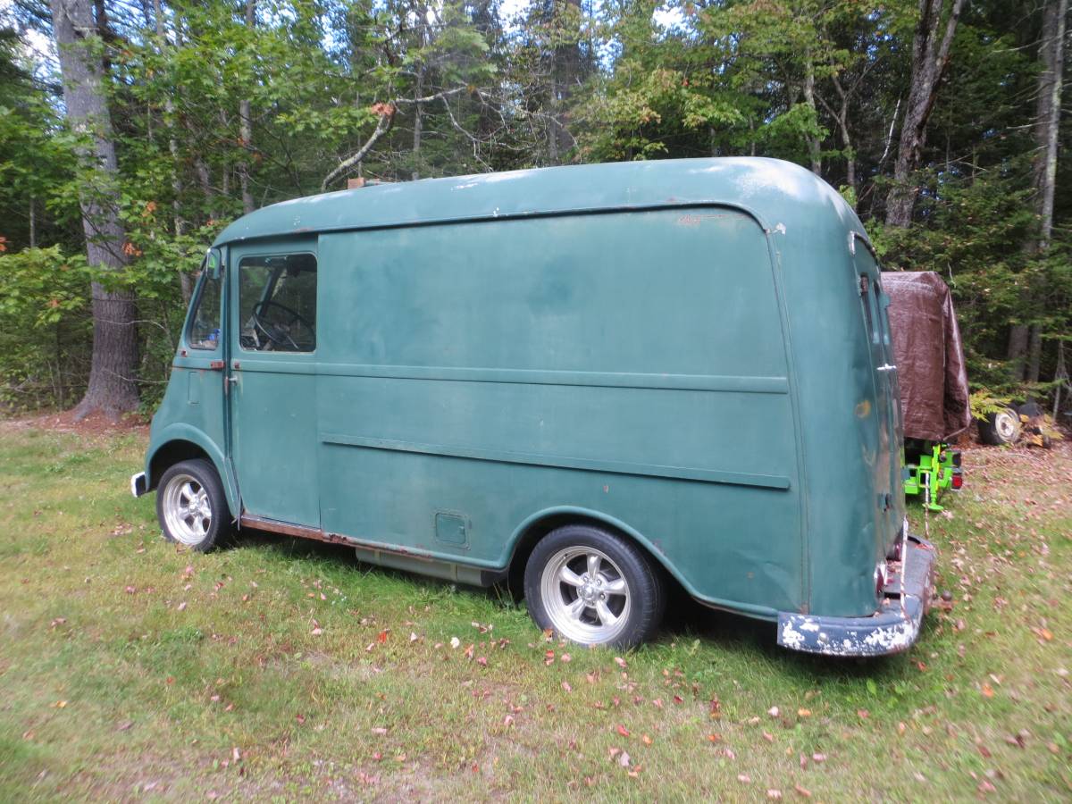 International-metro-van-1963-green-1