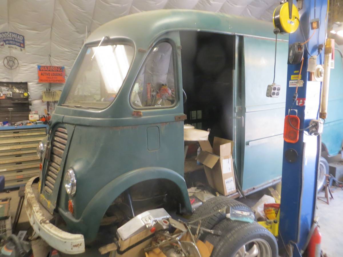 International-metro-van-1963-green-11