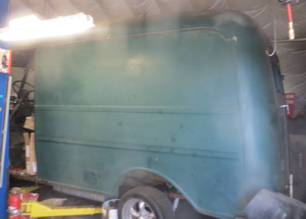 International-metro-van-1963-green-17