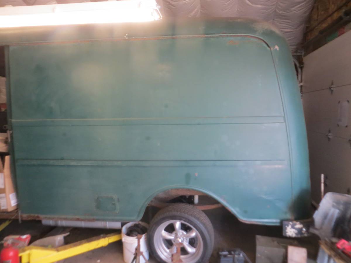 International-metro-van-1963-green-2