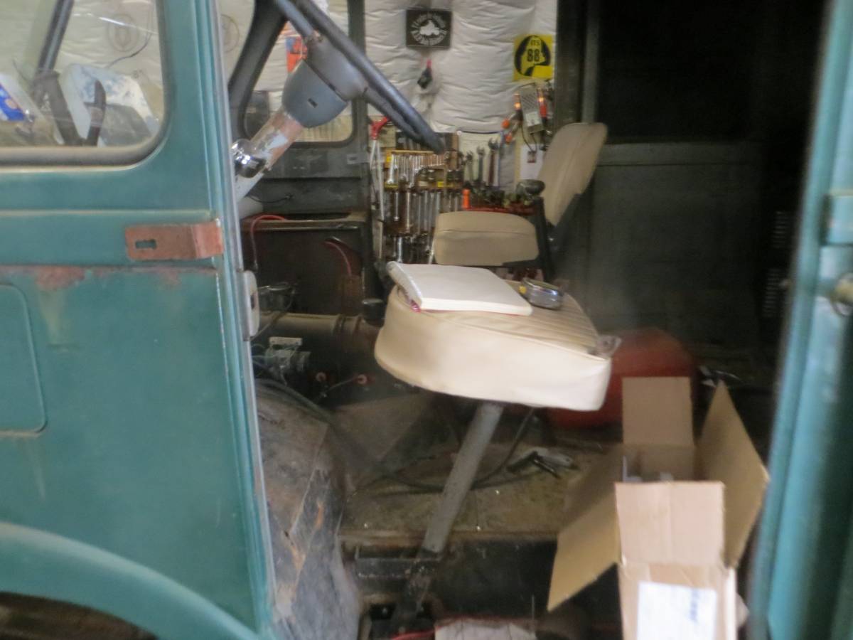 International-metro-van-1963-green-4
