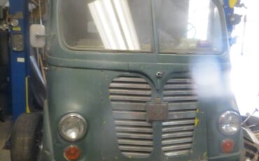 International-metro-van-1963-green-5