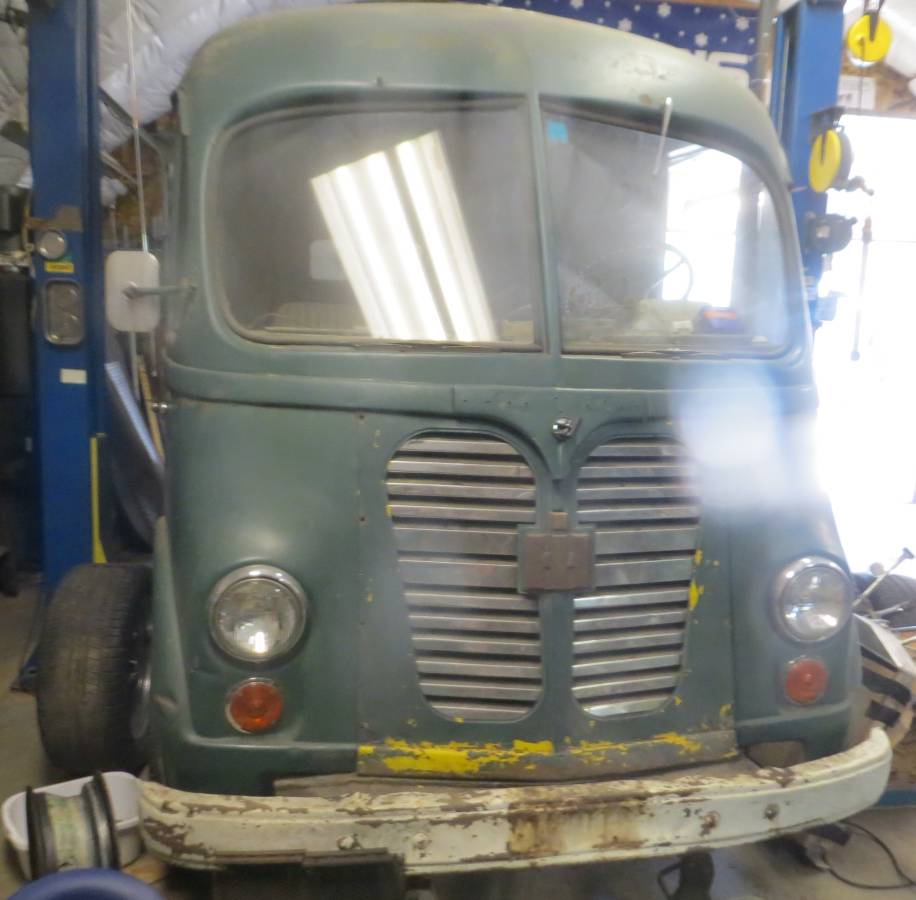 International-metro-van-1963-green-5