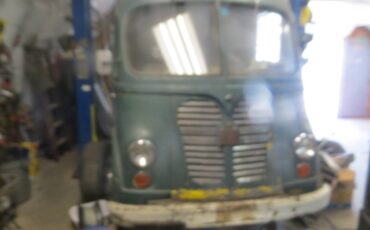 International-metro-van-1963-green-6
