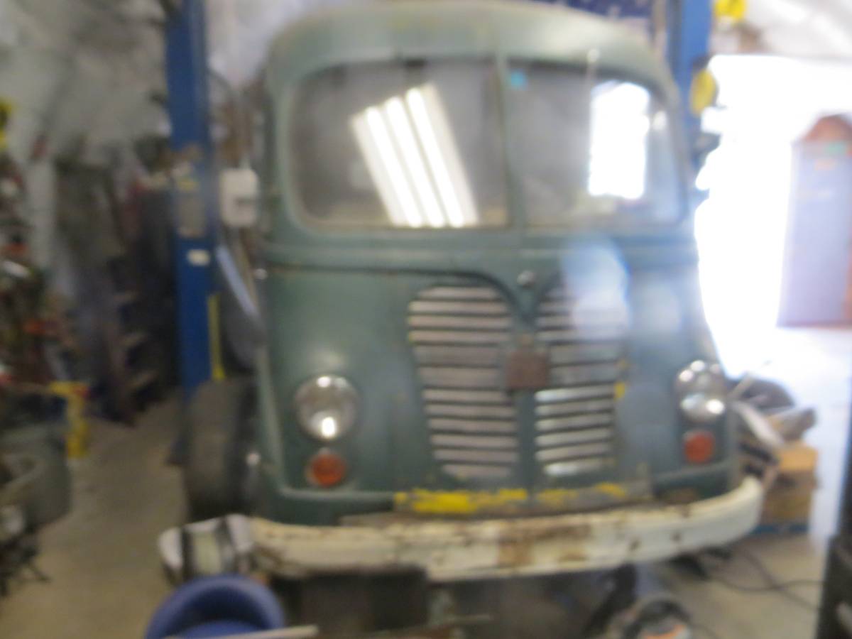 International-metro-van-1963-green-6