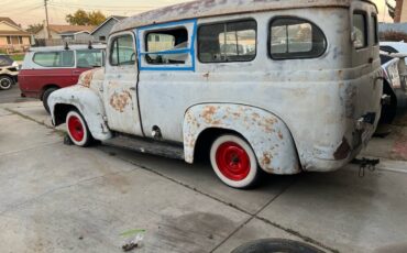 International-travelall-1953-white-1