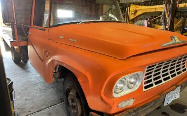 International-v-130-1962-orange-1