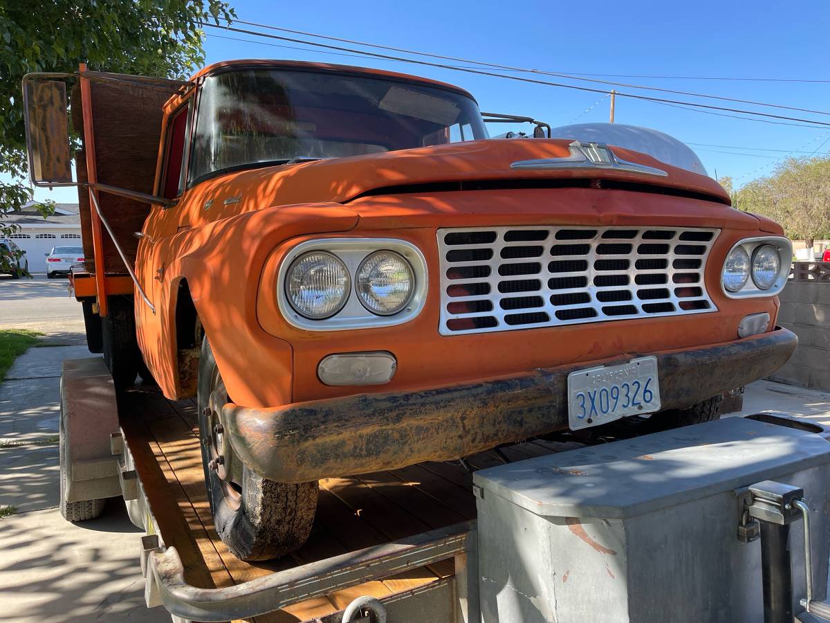 International-v-130-1962-orange-10