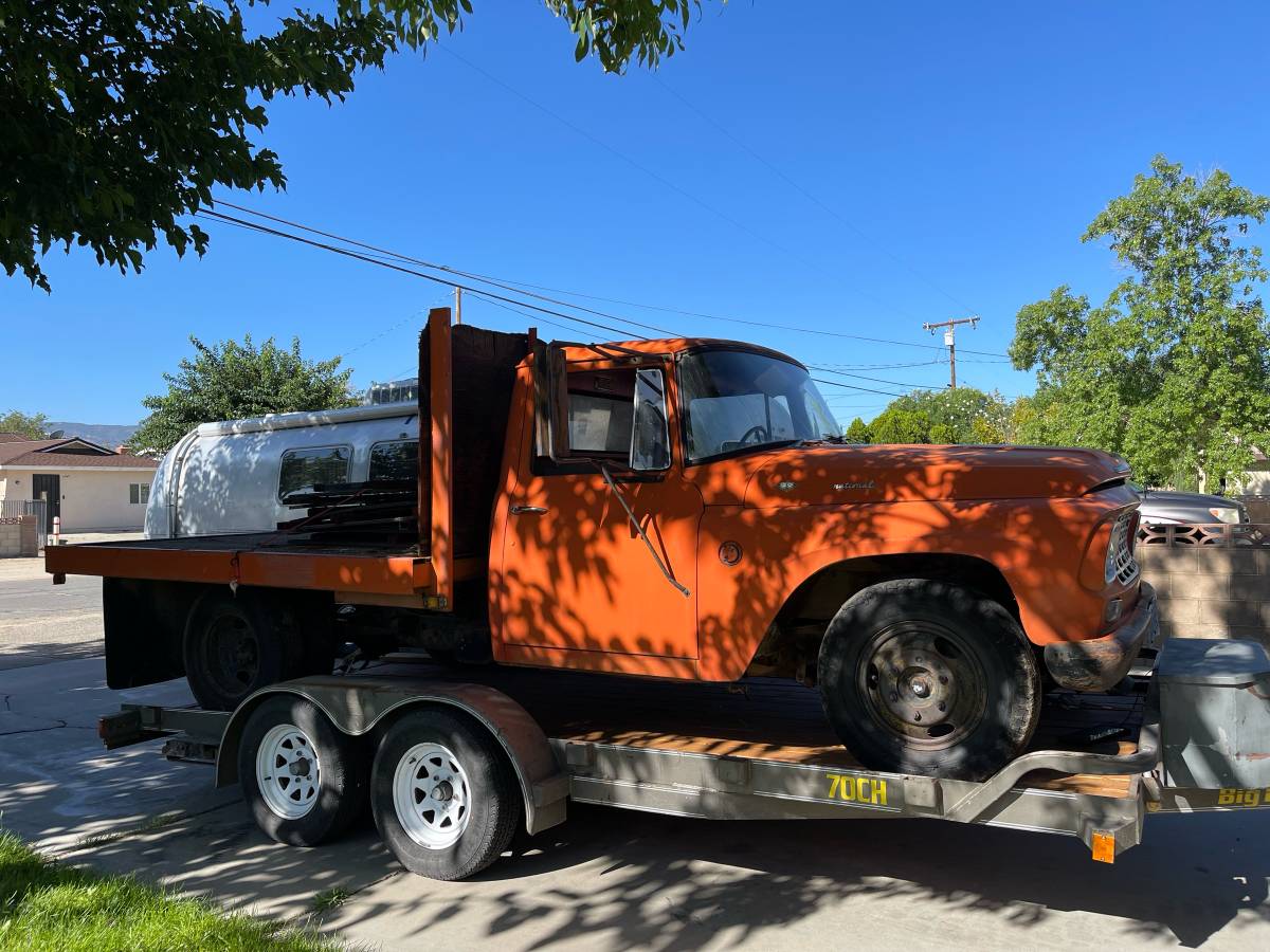 International-v-130-1962-orange-11
