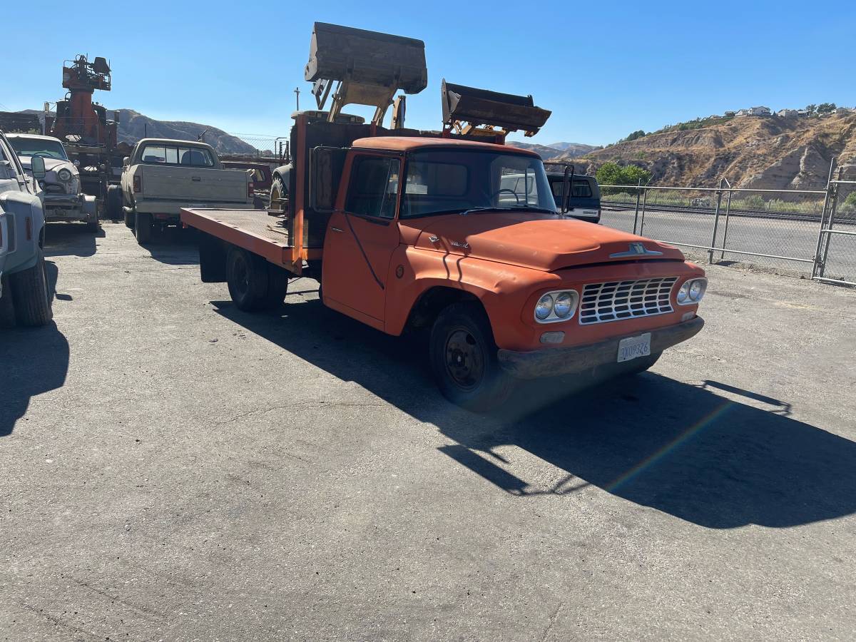 International-v-130-1962-orange-6