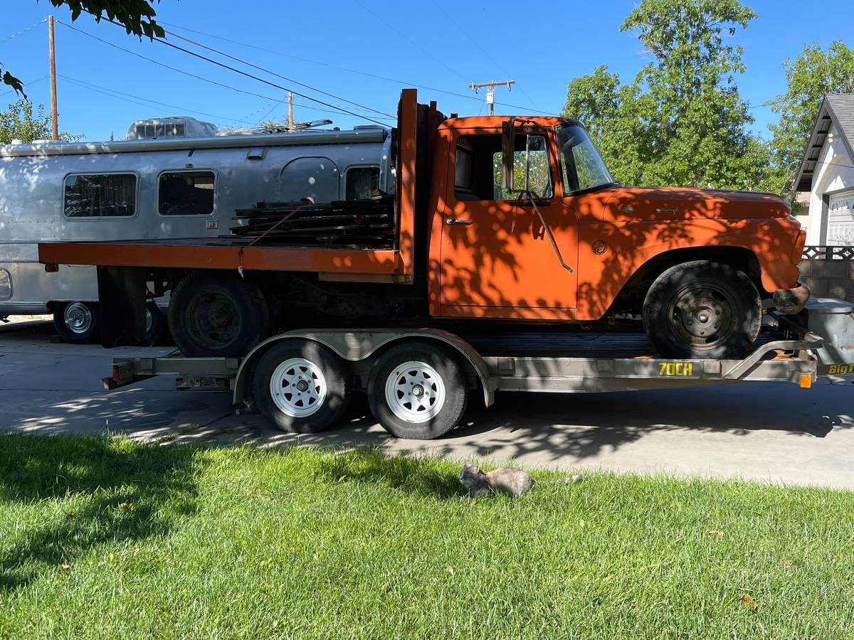 International-v-130-1962-orange-9