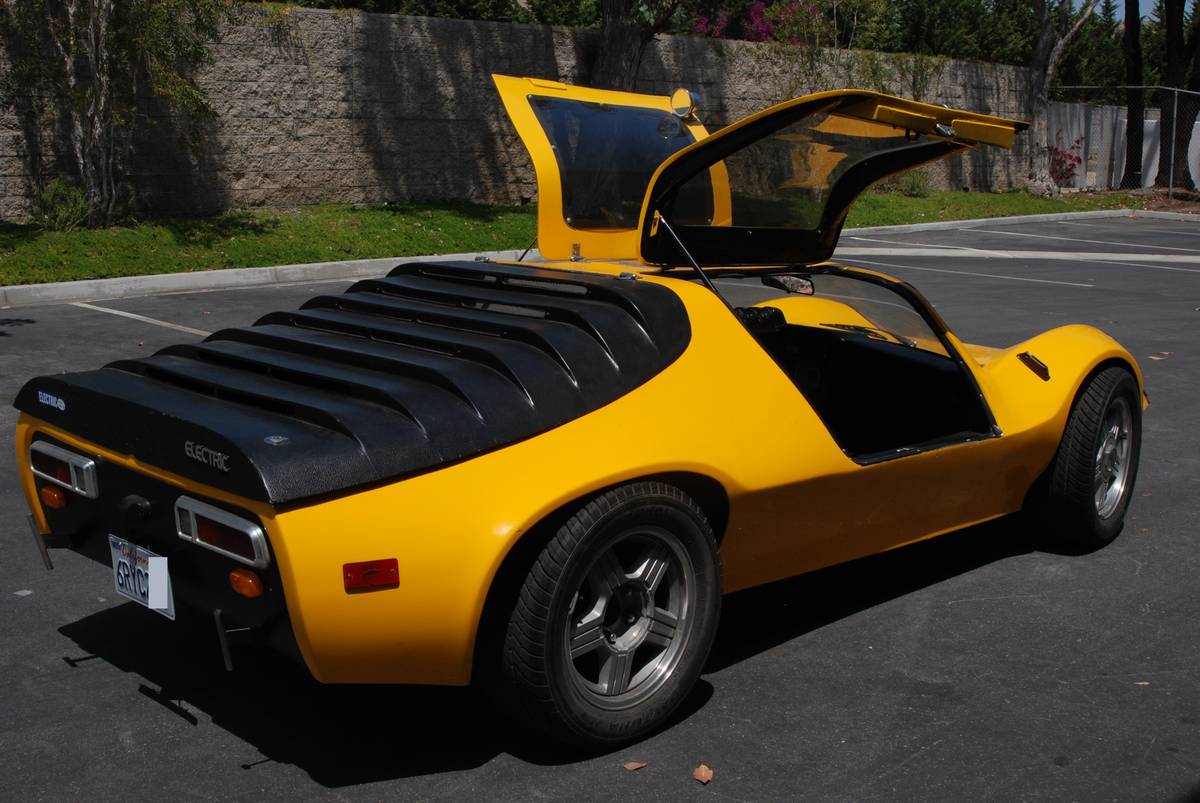 Invader-electric-1965-yellow-2