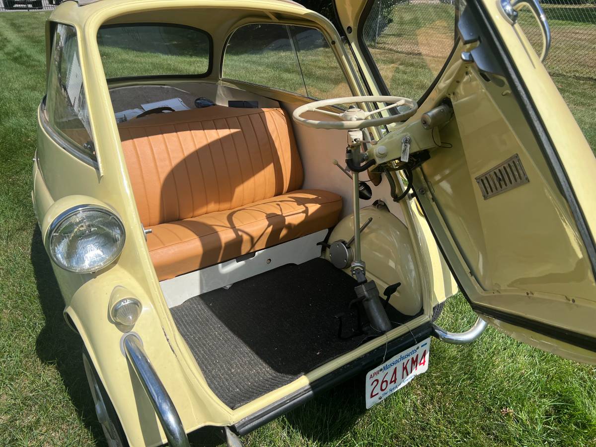 Isetta-300-1957-yellow-1