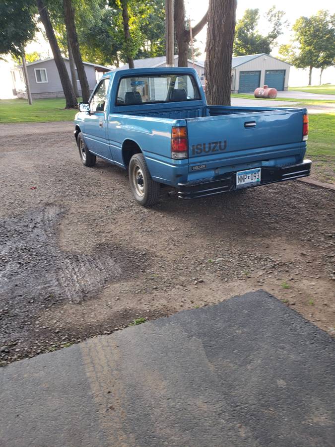 Isuzu-1989-blue-1