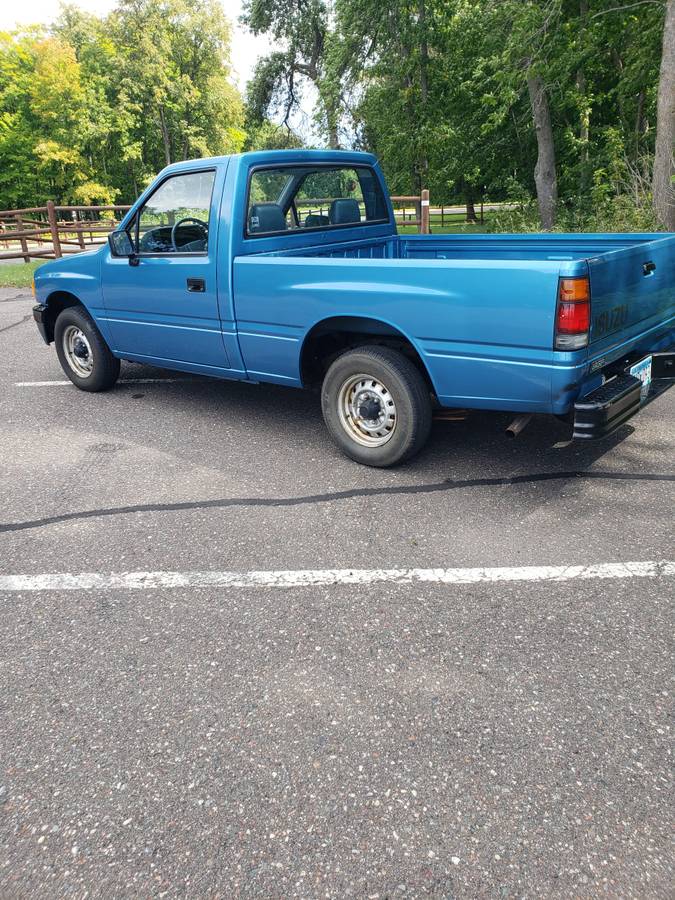 Isuzu-1989-blue-3