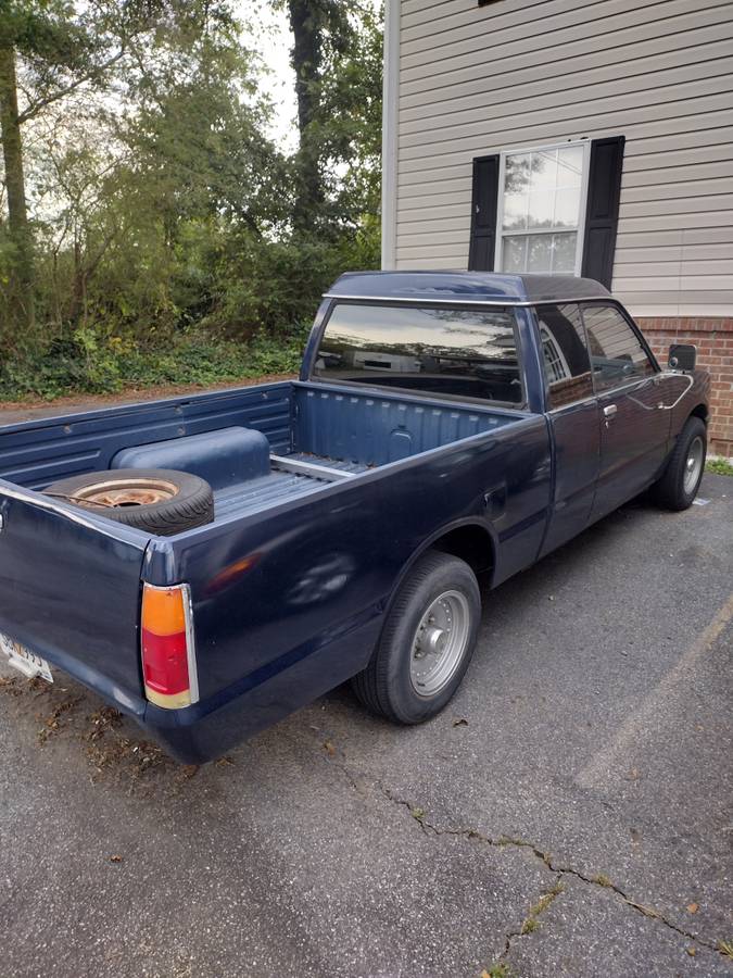 Isuzu-pup-1986-blue-1
