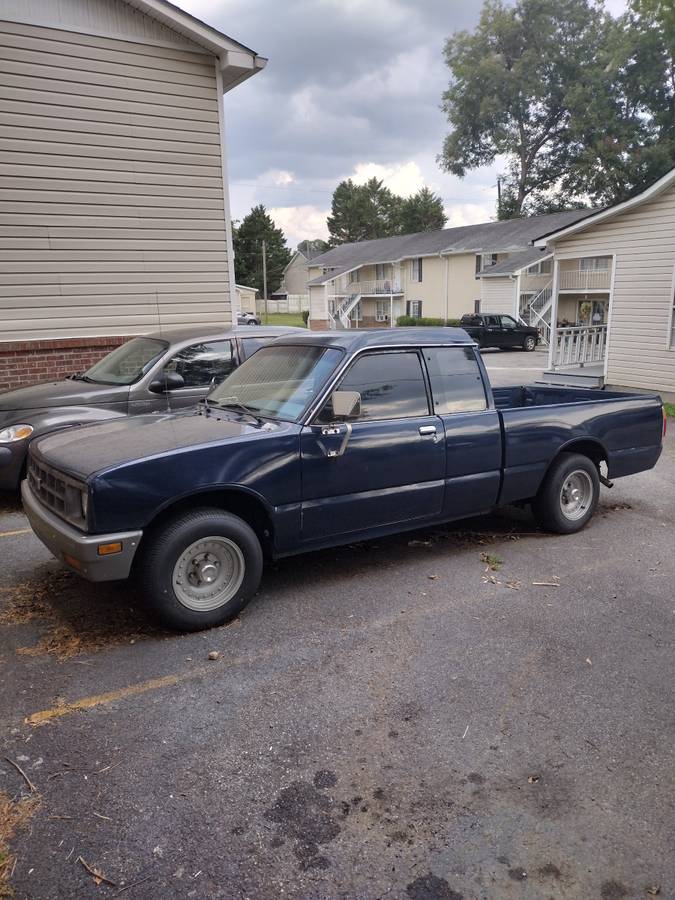 Isuzu-pup-1986-blue
