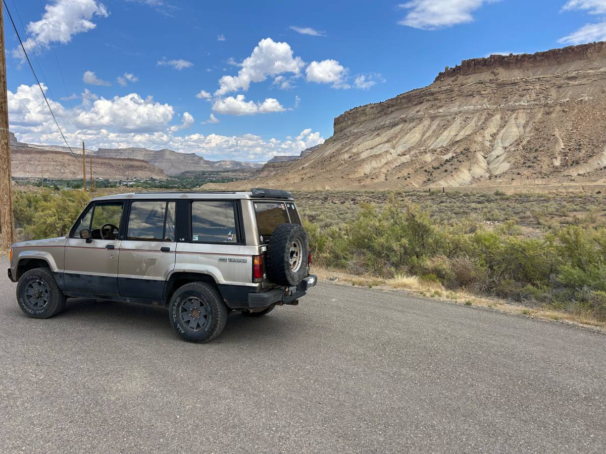 Isuzu-trooper-1988-1
