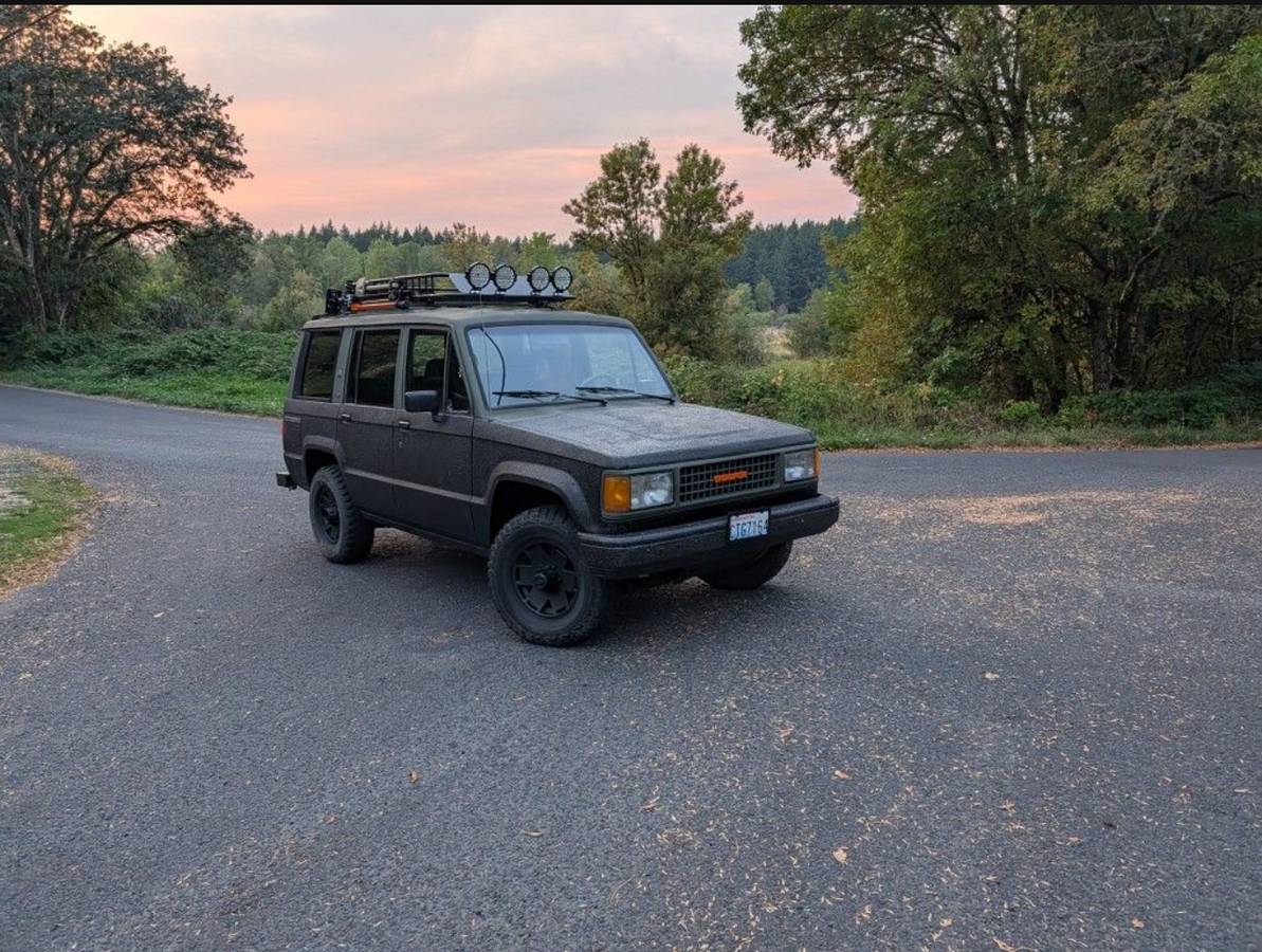 Isuzu-trooper-1988-10