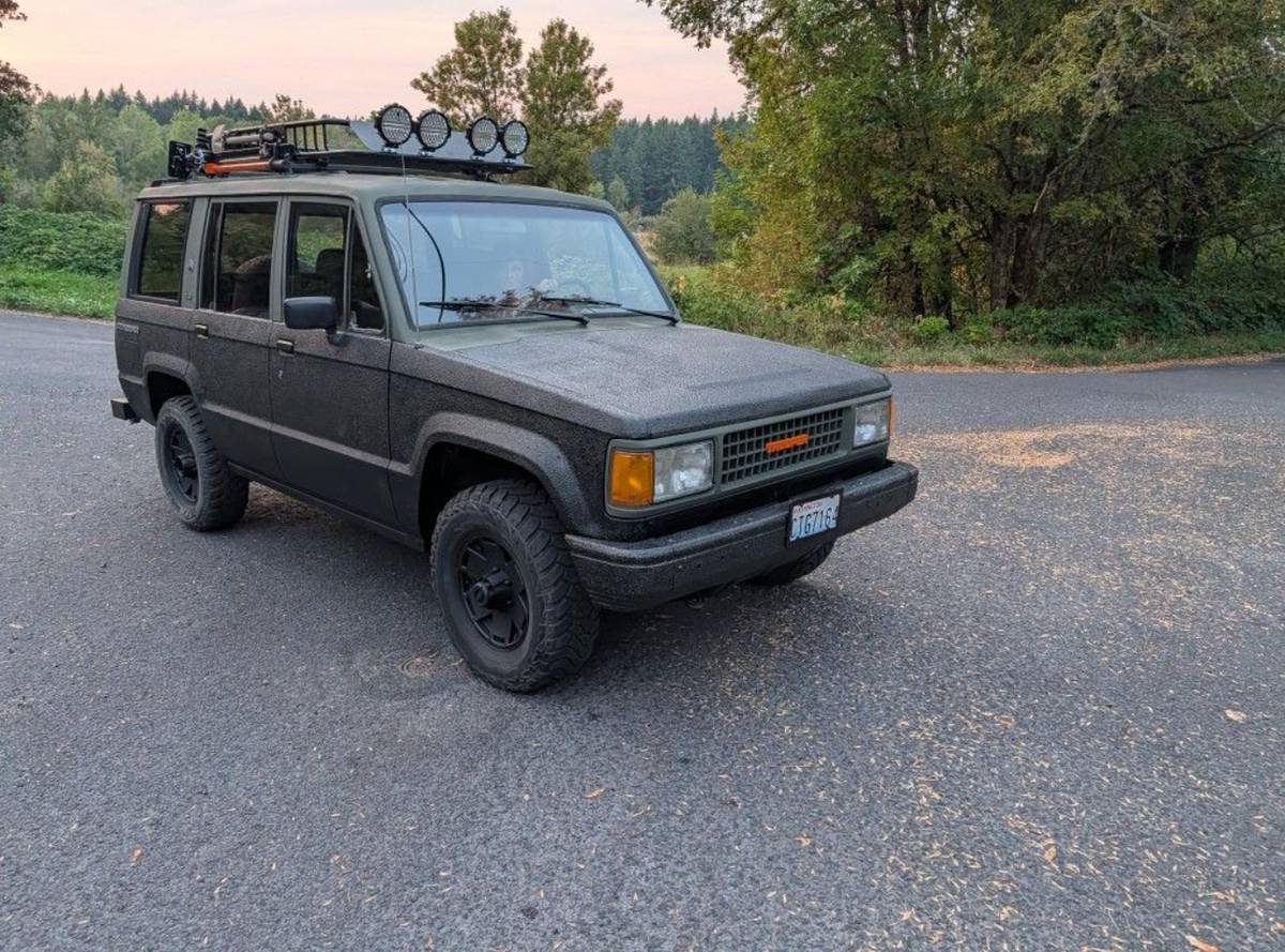 Isuzu-trooper-1988-11